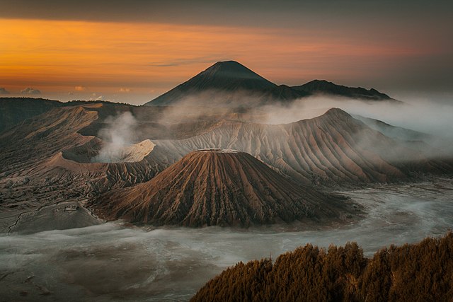 De berg Bromo en de berg Semeru