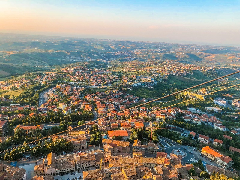 San Marino - 61 km²